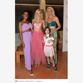 07-07-2022 Η Βίκυ Κάβουρα γιόρτασε τα γενέθλιά της με ένα Anniversary Party της Swimwear Collection “I-CRAB”