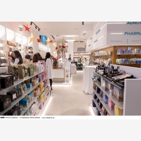 Το KeyPharmacy στο Κουκάκι έκανε τα εγκαίνιά του με πολλές λαμπερές παρουσίες