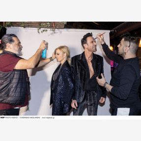 Backstage από τη φωτογράφιση της Πέγκυς Ζήνα και του Κωνσταντίνου Χριστοφόρου με αφορμή την πολυαναμενόμενη πρεμιέρα τους στο “Mezzo Athens Club”