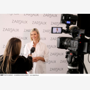 Backstage από τη φωτογράφιση της Βάσως Κολλιδά για την εταιρεία δερμοκαλλυντικών και ιατροτεχνολογικών σκευασμάτων “Zartaux”!