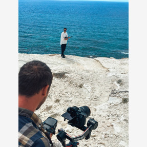 Backstage του videoclip των “Droulias Brothers" για την μοναδική επανεκτέλεση του εμβληματικού τραγουδιού  “Ριάλια” !