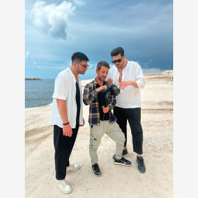 Backstage του videoclip των “Droulias Brothers" για την μοναδική επανεκτέλεση του εμβληματικού τραγουδιού  “Ριάλια” !