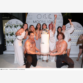 8 ΧΡΟΝΙΑ MOONLIGHT BOUTIQUE!