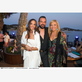 Η λαμπερή απονομή των πλατινένιων & χρυσών επιτυχιών της Ρίας Ελληνίδου και της “Panik Platinum” στο «Riviera Coast»