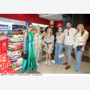 “Magic Box”  - more than a “Kiosk” : Λαμπερές παρουσίες στο Grand Opening της γνωστής αλυσίδας “Magic Box Concept Store” στο εμπορικό κέντρο “River West”!
