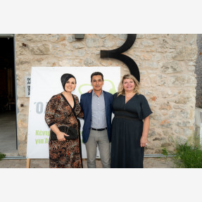 Παλαιό Ελαιουργείου Ελευσίνας.Θεατρική παράσταση «Ο Πόλεμος της Ωμεγαβήτας» από τους ωφελούμενος του Κέντρου Διημέρευσης και Ημερήσιας Φροντίδας «ΟΛΟΙ ΕΜΕΙΣ ΜΑΖΙ»