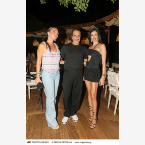 O γνωστός επιχειρηματίας Βασίλειος Σταθοκωστόπουλος εγκαινίασε το high-end, all-day venue “The Royal Beach Vouliagmeni & Goya Gastrobar” στο πιο socialite summer event!