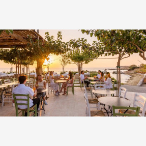 Ένα αξέχαστο closing weekend για τη Ζήνα Κουτσελίνη και την ομάδα της εκπομπής “Αλήθειες με τη Ζήνα” στο resort κόσμημα της Κύπρου “Cap St Georges Hotel & Resort”!