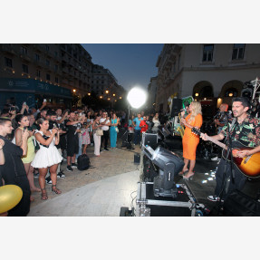 H Johanna μάγεψε τη Θεσσαλονίκη, που την ανέδειξε, σε μια ξεχωριστή μουσική βραδιά με διεθνή vibes στην καρδιά της πόλης