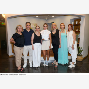 Αγαπημένα πρόσωπα της ελληνικής showbiz επισκέπτονται ξανά και ξανά το σύγχρονο ιατρείο “Ez Beauty” για την απόλυτη φροντίδα της ομορφιάς τους!