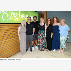 Αγαπημένα πρόσωπα της ελληνικής showbiz επισκέπτονται ξανά και ξανά το σύγχρονο ιατρείο “Ez Beauty” για την απόλυτη φροντίδα της ομορφιάς τους!