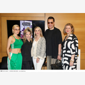 Αγαπημένα πρόσωπα της ελληνικής showbiz επισκέπτονται ξανά και ξανά το σύγχρονο ιατρείο “Ez Beauty” για την απόλυτη φροντίδα της ομορφιάς τους!