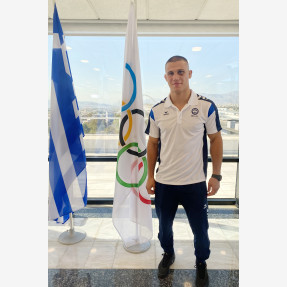 Ο Παγκόσμιος πρωταθλητής Πάλης Γιώργος Κουγιουμτσίδης δέχθηκε τα θερμά συγχαρητήρια, για την ιστορική του νίκη, από τον αναπληρωτή υπουργό Αθλητισμού κ.Γιάννη Βρούτση και τον Πρόεδρο της Ελληνικής Ολυμπιακής Επιτροπής κ.Ισίδωρο Κούβελο!