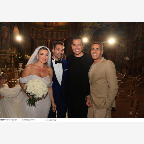 Λαμπερός γάμος για τον αγαπημένο τραγουδιστή Αλέξανδρο Νότα και την καλλονή σύζυγο του και γνωστή επιχειρηματία στον κλάδο του τουρισμού, Κωνσταντίνα Κόλλια στην Αθηναϊκή Ριβιέρα!