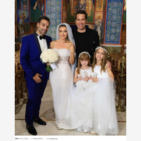 Λαμπερός γάμος για τον αγαπημένο τραγουδιστή Αλέξανδρο Νότα και την καλλονή σύζυγο του και γνωστή επιχειρηματία στον κλάδο του τουρισμού, Κωνσταντίνα Κόλλια στην Αθηναϊκή Ριβιέρα!