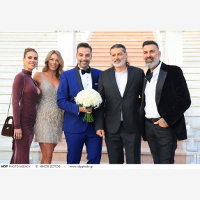 Λαμπερός γάμος για τον αγαπημένο τραγουδιστή Αλέξανδρο Νότα και την καλλονή σύζυγο του και γνωστή επιχειρηματία στον κλάδο του τουρισμού, Κωνσταντίνα Κόλλια στην Αθηναϊκή Ριβιέρα!