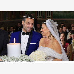 Λαμπερός γάμος για τον αγαπημένο τραγουδιστή Αλέξανδρο Νότα και την καλλονή σύζυγο του και γνωστή επιχειρηματία στον κλάδο του τουρισμού, Κωνσταντίνα Κόλλια στην Αθηναϊκή Ριβιέρα!