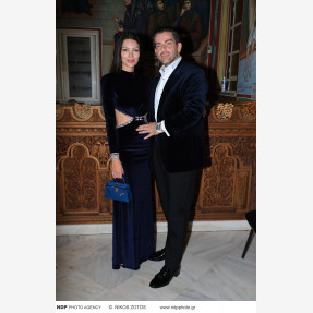 Λαμπερός γάμος για τον αγαπημένο τραγουδιστή Αλέξανδρο Νότα και την καλλονή σύζυγο του και γνωστή επιχειρηματία στον κλάδο του τουρισμού, Κωνσταντίνα Κόλλια στην Αθηναϊκή Ριβιέρα!