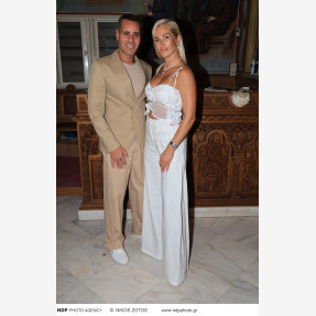 Λαμπερός γάμος για τον αγαπημένο τραγουδιστή Αλέξανδρο Νότα και την καλλονή σύζυγο του και γνωστή επιχειρηματία στον κλάδο του τουρισμού, Κωνσταντίνα Κόλλια στην Αθηναϊκή Ριβιέρα!