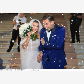 Λαμπερός γάμος για τον αγαπημένο τραγουδιστή Αλέξανδρο Νότα και την καλλονή σύζυγο του και γνωστή επιχειρηματία στον κλάδο του τουρισμού, Κωνσταντίνα Κόλλια στην Αθηναϊκή Ριβιέρα!