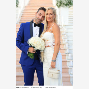 Λαμπερός γάμος για τον αγαπημένο τραγουδιστή Αλέξανδρο Νότα και την καλλονή σύζυγο του και γνωστή επιχειρηματία στον κλάδο του τουρισμού, Κωνσταντίνα Κόλλια στην Αθηναϊκή Ριβιέρα!