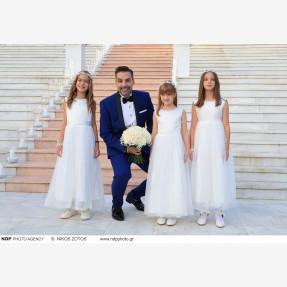 Λαμπερός γάμος για τον αγαπημένο τραγουδιστή Αλέξανδρο Νότα και την καλλονή σύζυγο του και γνωστή επιχειρηματία στον κλάδο του τουρισμού, Κωνσταντίνα Κόλλια στην Αθηναϊκή Ριβιέρα!