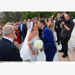 Λαμπερός γάμος για τον αγαπημένο τραγουδιστή Αλέξανδρο Νότα και την καλλονή σύζυγο του και γνωστή επιχειρηματία στον κλάδο του τουρισμού, Κωνσταντίνα Κόλλια στην Αθηναϊκή Ριβιέρα!