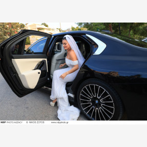 Λαμπερός γάμος για τον αγαπημένο τραγουδιστή Αλέξανδρο Νότα και την καλλονή σύζυγο του και γνωστή επιχειρηματία στον κλάδο του τουρισμού, Κωνσταντίνα Κόλλια στην Αθηναϊκή Ριβιέρα!