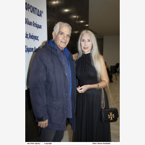 Αμφιθέατρο Πολεμικού Μουσείου-Ο Σύλλογος "Αγάπη & Φροντίδα" παρουσίασε τη θεατρική παράσταση "Ζητείται Ψεύτης" του Δημήτρη Ψαθά