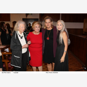 Αμφιθέατρο Πολεμικού Μουσείου-Ο Σύλλογος "Αγάπη & Φροντίδα" παρουσίασε τη θεατρική παράσταση "Ζητείται Ψεύτης" του Δημήτρη Ψαθά