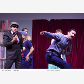 Αμφιθέατρο Πολεμικού Μουσείου-Ο Σύλλογος "Αγάπη & Φροντίδα" παρουσίασε τη θεατρική παράσταση "Ζητείται Ψεύτης" του Δημήτρη Ψαθά