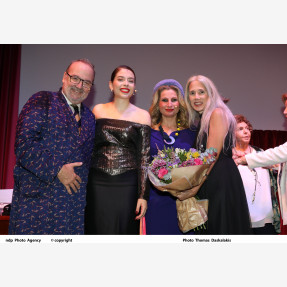 Αμφιθέατρο Πολεμικού Μουσείου-Ο Σύλλογος "Αγάπη & Φροντίδα" παρουσίασε τη θεατρική παράσταση "Ζητείται Ψεύτης" του Δημήτρη Ψαθά