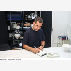 Ο Δρ. Δημήτρης Ζάμπογλου και ο κορυφαίος Έλληνας εκφραστής του “sur mesure” Δημήτρης Πέτρου ενώνουν τις δυνάμεις τους για μια συλλογή εμπνευσμένη από την ελληνική τέχνη!