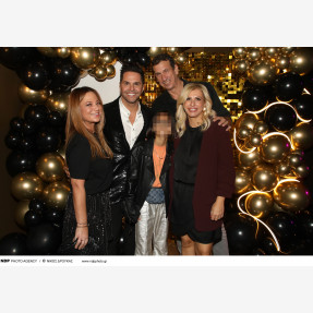 Ο μοναδικός Γιώργος Τσαλίκης γιόρτασε τα 50 του χρόνια στο “Πάρτυ της ζωής του” έχοντας στο πλευρό του οικογένεια και φίλους!