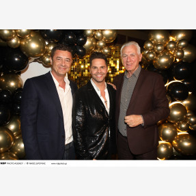 Ο μοναδικός Γιώργος Τσαλίκης γιόρτασε τα 50 του χρόνια στο “Πάρτυ της ζωής του” έχοντας στο πλευρό του οικογένεια και φίλους!