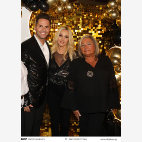 Ο μοναδικός Γιώργος Τσαλίκης γιόρτασε τα 50 του χρόνια στο “Πάρτυ της ζωής του” έχοντας στο πλευρό του οικογένεια και φίλους!