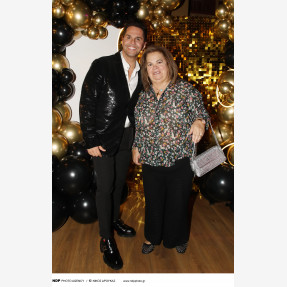 Ο μοναδικός Γιώργος Τσαλίκης γιόρτασε τα 50 του χρόνια στο “Πάρτυ της ζωής του” έχοντας στο πλευρό του οικογένεια και φίλους!