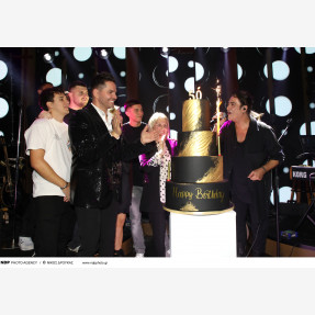 Ο μοναδικός Γιώργος Τσαλίκης γιόρτασε τα 50 του χρόνια στο “Πάρτυ της ζωής του” έχοντας στο πλευρό του οικογένεια και φίλους!