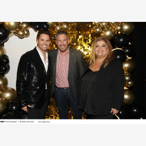 Ο μοναδικός Γιώργος Τσαλίκης γιόρτασε τα 50 του χρόνια στο “Πάρτυ της ζωής του” έχοντας στο πλευρό του οικογένεια και φίλους!