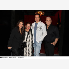 Ο Γιώργος Γιαννιάς «ετοιμάζει ταξίδι» στο απόλυτο «Simion» της διασκέδασης στον Πειραιά, πραγματοποιώντας μία sold out πρεμιέρα