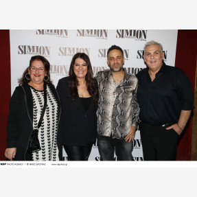 Ο Γιώργος Γιαννιάς «ετοιμάζει ταξίδι» στο απόλυτο «Simion» της διασκέδασης στον Πειραιά, πραγματοποιώντας μία sold out πρεμιέρα