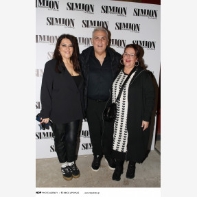 Ο Γιώργος Γιαννιάς «ετοιμάζει ταξίδι» στο απόλυτο «Simion» της διασκέδασης στον Πειραιά, πραγματοποιώντας μία sold out πρεμιέρα