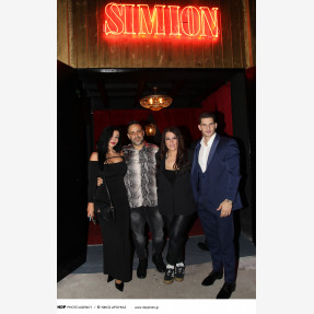 Ο Γιώργος Γιαννιάς «ετοιμάζει ταξίδι» στο απόλυτο «Simion» της διασκέδασης στον Πειραιά, πραγματοποιώντας μία sold out πρεμιέρα