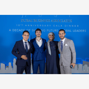 Διεθνής επιτυχία στο Ντουμπάι για τον Έλληνα δικηγόρο Γιάννη Πετρά, εκπρόσωπο της νέας γενιάς των “future global leaders”, που διακρίθηκε σε πρόγραμμα υπό την αιγίδα του Σεϊχη του Dubai, Mohammed bin Rashid Al Maktoum!