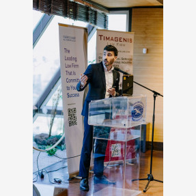 Διεθνής επιτυχία στο Ντουμπάι για τον Έλληνα δικηγόρο Γιάννη Πετρά, εκπρόσωπο της νέας γενιάς των “future global leaders”, που διακρίθηκε σε πρόγραμμα υπό την αιγίδα του Σεϊχη του Dubai, Mohammed bin Rashid Al Maktoum!