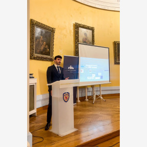 Διεθνής επιτυχία στο Ντουμπάι για τον Έλληνα δικηγόρο Γιάννη Πετρά, εκπρόσωπο της νέας γενιάς των “future global leaders”, που διακρίθηκε σε πρόγραμμα υπό την αιγίδα του Σεϊχη του Dubai, Mohammed bin Rashid Al Maktoum!