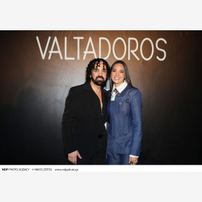 Ένα Glass Floor γηπέδου μετατράπηκε για πρώτη φορά σε Catwalk!  Μία πασαρέλα διεθνών προδιαγραφών στην Ελλάδα