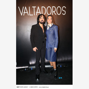 Ένα Glass Floor γηπέδου μετατράπηκε για πρώτη φορά σε Catwalk!  Μία πασαρέλα διεθνών προδιαγραφών στην Ελλάδα