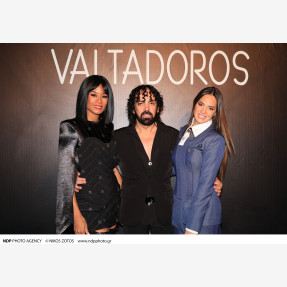 Ένα Glass Floor γηπέδου μετατράπηκε για πρώτη φορά σε Catwalk!  Μία πασαρέλα διεθνών προδιαγραφών στην Ελλάδα