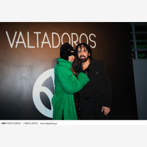 Ένα Glass Floor γηπέδου μετατράπηκε για πρώτη φορά σε Catwalk!  Μία πασαρέλα διεθνών προδιαγραφών στην Ελλάδα